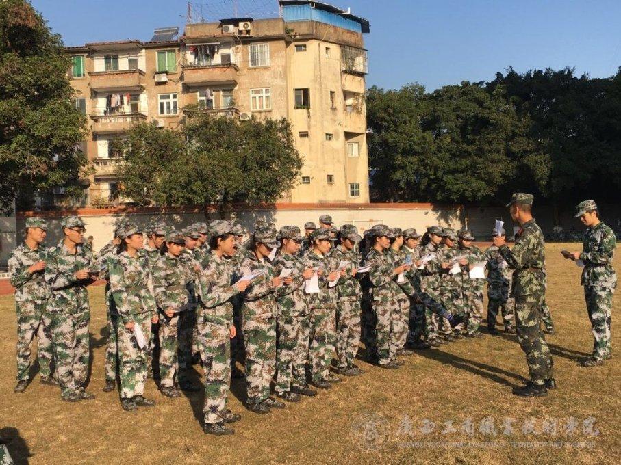 我很后悔来到这个世界 这个世界让我感到孤单 而现在在我的面前选择游戏画面